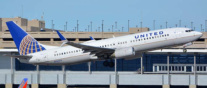 United Boeing 737-824 N79279, Phoenix Sky Harbor, January 21, 2016